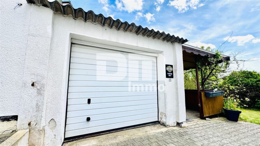 Modernisiertes Zweifamilienhaus mit Maisonettebereich in Panorama Traumlage + Garage / Terrasse - Garage / Terrasse überdacht